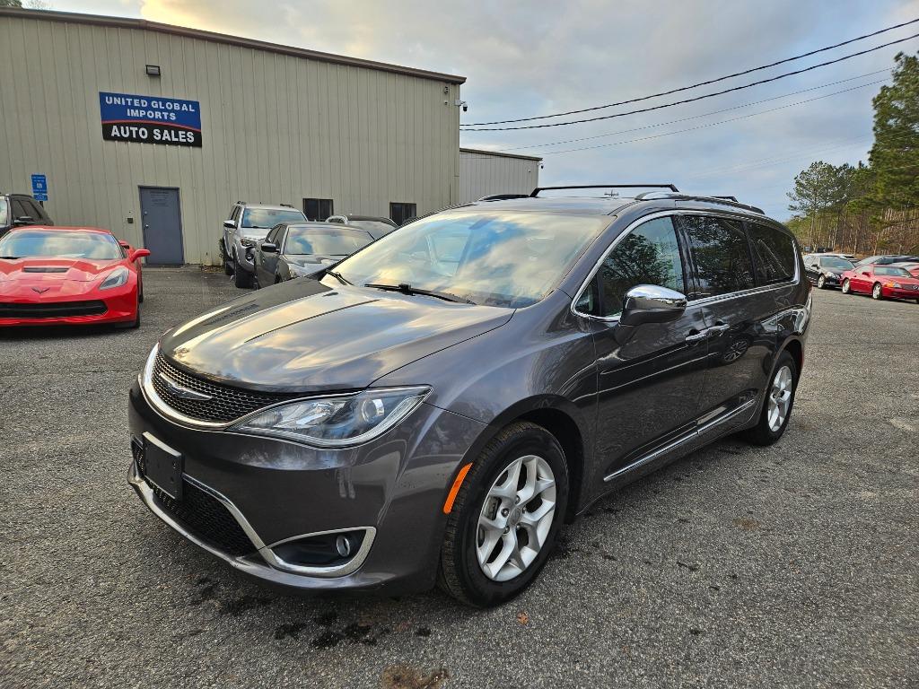 2020 Chrysler Pacifica Limited's photo